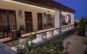 The French Villa Elite